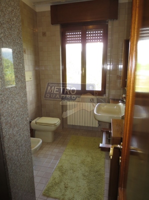 bagno con doccia 1°p - UNIFAM. AUTONOMA THIENE (VI) EST 